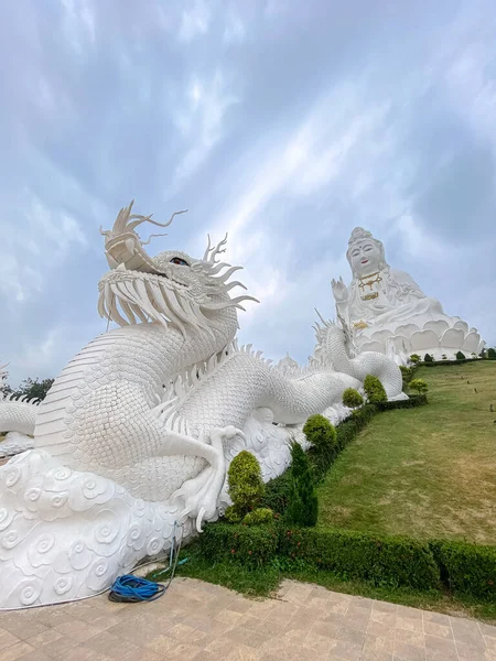 White Buddha Wat Huay Pla Kang temple, Chiang Rai, Thailand — Stockfoto