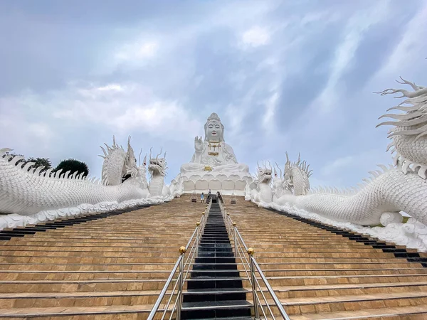 White Buddha Wat Huay Pla Kang templo, Chiang Rai, Tailândia — Fotografia de Stock