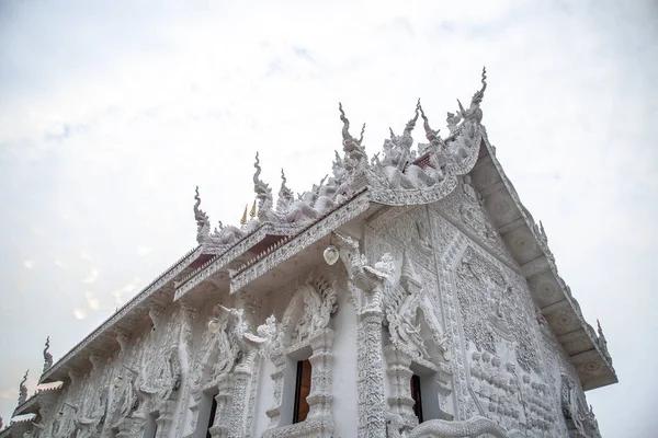 Beyaz Buda Wat Huay Pla Kang Tapınağı, Chiang Rai, Tayland