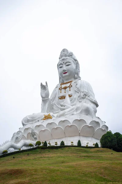 Fehér Buddha Wat Huay Pla Kang templom, Chiang Rai, Thaiföld — Stock Fotó