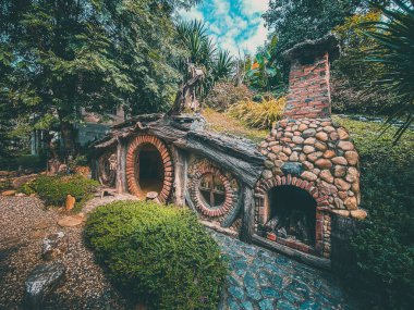 Tayland 'ın Chiang Mai ormanındaki Hobbit evi.