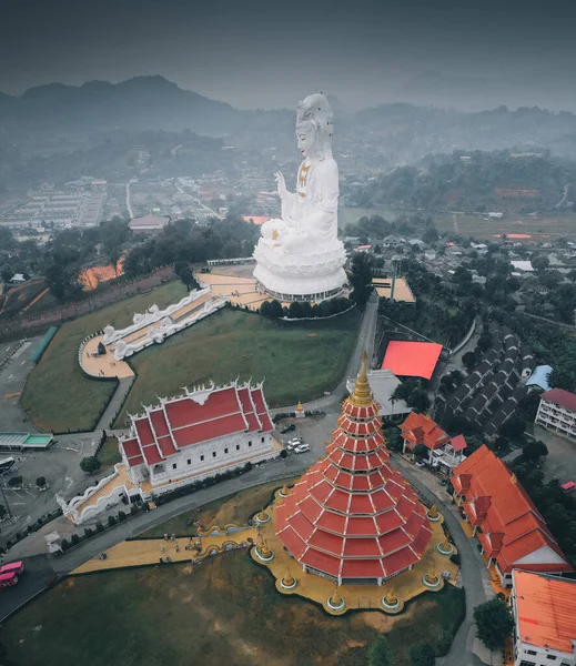 Beyaz Buda Wat Huay Pla Kang Tapınağı, Chiang Rai, Tayland
