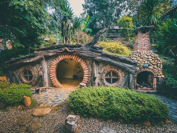 Tayland 'ın Chiang Mai ormanındaki Hobbit evi.