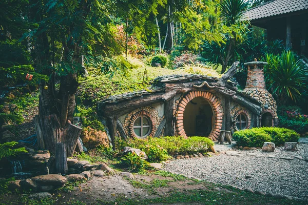 Tayland 'ın Chiang Mai ormanındaki Hobbit evi.