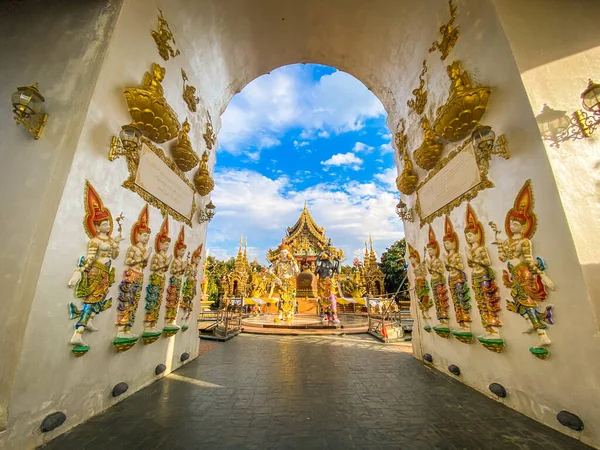 Wat Saeng Kaeo Phothiyan templo em Chiang Rai, Tailândia — Fotografia de Stock