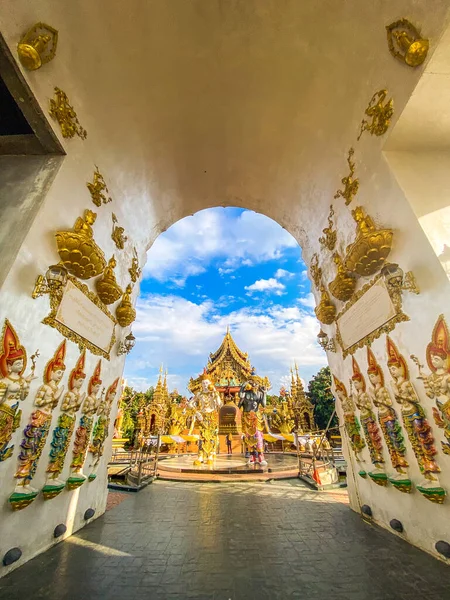 Wat Saeng Kaeo Phothiyan tapınağı Chiang Rai, Tayland