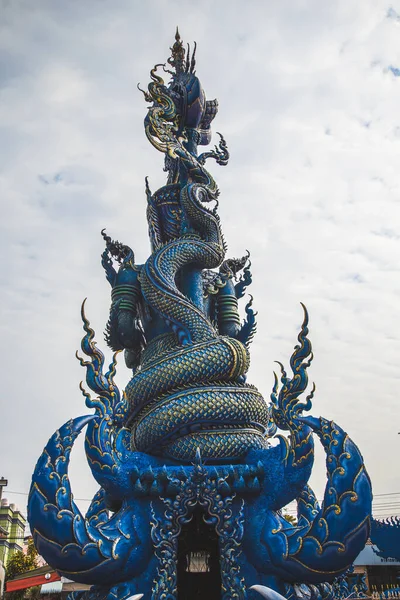 Wat Rong Suea Ten, de Blauwe Tempel in Chiang Rai, Thailand — Stockfoto