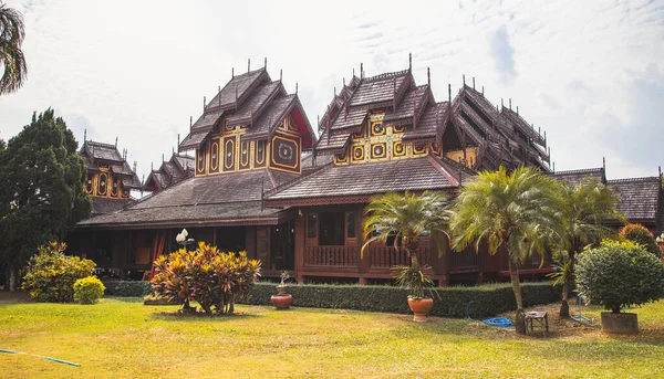 Phayao, Tayland 'da Wat Nantaram