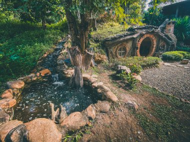 Tayland 'ın Chiang Mai ormanındaki Hobbit evi.