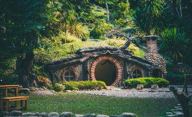 Tayland 'ın Chiang Mai ormanındaki Hobbit evi.