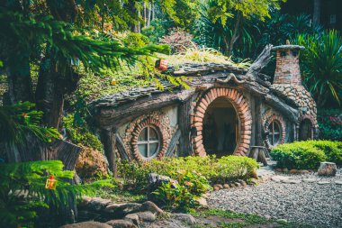Tayland 'ın Chiang Mai ormanındaki Hobbit evi.