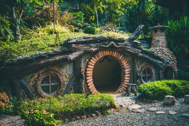 Tayland 'ın Chiang Mai ormanındaki Hobbit evi.