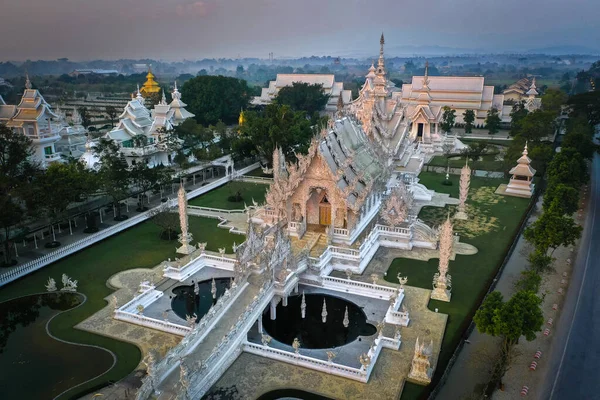 Aerial view of Wat Rong Khun, the white temple, at sunrise, in Chiang Rai, Thailand — Fotografia de Stock