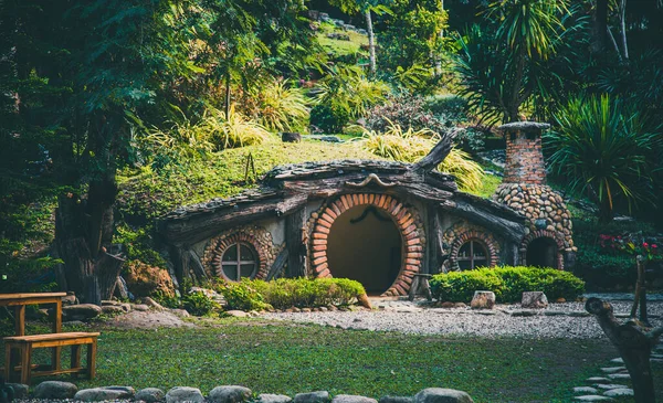 Tayland 'ın Chiang Mai ormanındaki Hobbit evi.