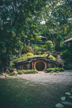 Tayland 'ın Chiang Mai ormanındaki Hobbit evi.