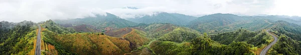 Αεροφωτογραφία της Curvy δρόμο νούμερο 3 στο βουνό της περιοχής Pua, επαρχία Nan, Ταϊλάνδη — Φωτογραφία Αρχείου