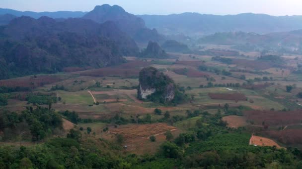 타이, 파야오에 있는 도이 푸 랑 카 마법 산 — 비디오