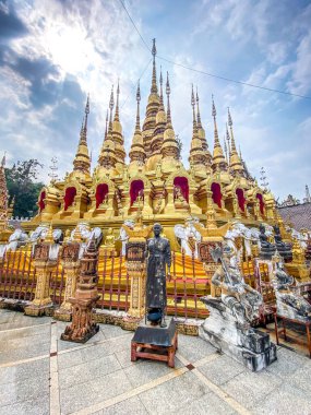 Phrae, Tayland 'daki Phat Phrae, Suthon Mongkhon Khiri tapınağı kompleksi