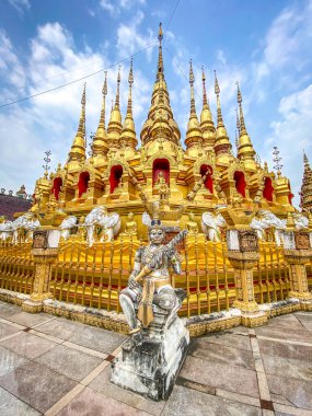 Phrae, Tayland 'daki Phat Phrae, Suthon Mongkhon Khiri tapınağı kompleksi