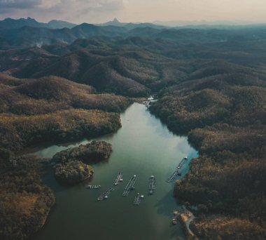 Phrae, Tayland 'daki Wat Phrae Pu Jae budha ve Huai Mae Toek Gölü