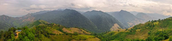 จุดชมวิวภูเขา 1715 ในหุบเขาของจังหวัดน่าน ประเทศไทย — ภาพถ่ายสต็อก