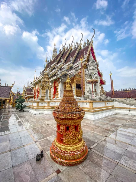 Phrae, Tayland 'daki Phat Phrae, Suthon Mongkhon Khiri tapınağı kompleksi