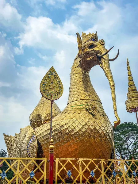 Phrae, Tayland 'daki Phat Phrae, Suthon Mongkhon Khiri tapınağı kompleksi