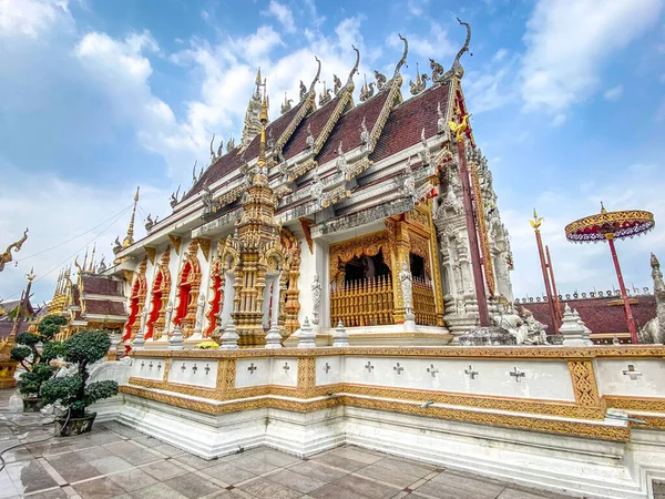 Wat Phrathat Suthon Mongkhon Khiri temple complex in Phrae, Thailand — Stockfoto