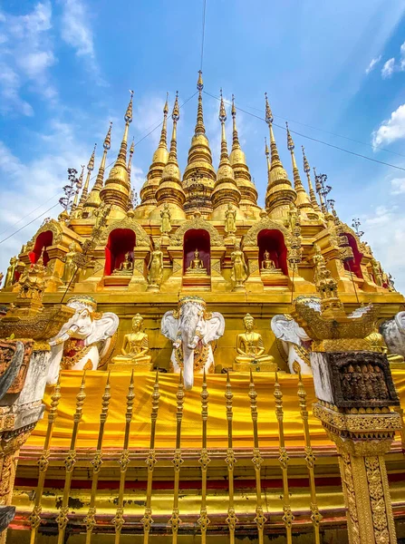 泰国Phrae的Wat Phrathat Suthon Mongkhon Khiri寺庙建筑群 — 图库照片