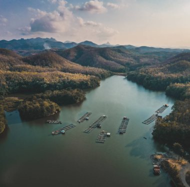 Phrae, Tayland 'daki Wat Phrae Pu Jae budha ve Huai Mae Toek Gölü