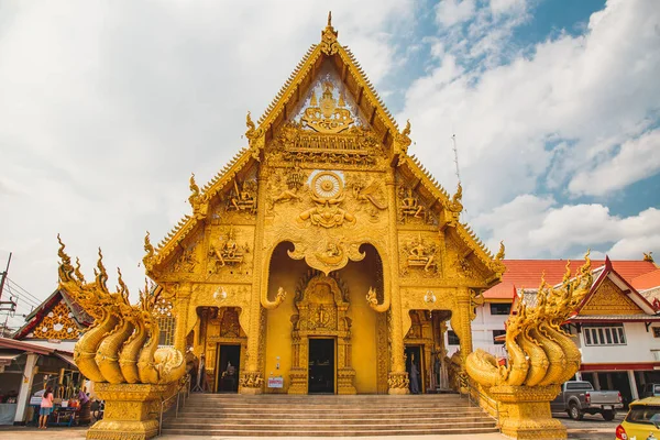 Nan ilindeki Wat Sri Panthon altın tapınağı, Tayland