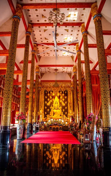 Wat Phrao Suthon Mongkhon Khiri tapınağı kompleksi Phrae, Tayland, Güney Doğu Asya