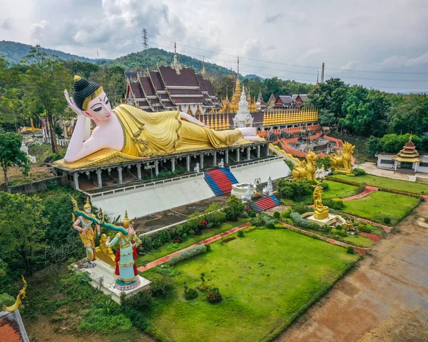 Wat Phrao Suthon Mongkhon Khiri tapınağı kompleksi Phrae, Tayland, Güney Doğu Asya