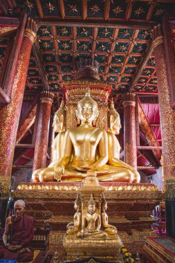 Wat Phumin. Nan 'ın en ünlü batakhanesi 1596' da inşa edilen ve Chao Ananta Vora Ritthi 'nin saltanatı sırasında restore edilen çarmıha gerilmesiyle ünlüdür..