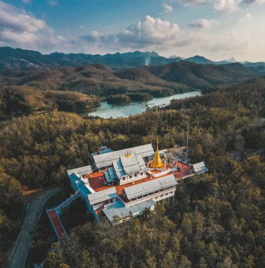 Phrae, Tayland 'da Huai Mae Toek Gölü, Pu Jae buddha ve Huai Mae Toek Gölü.