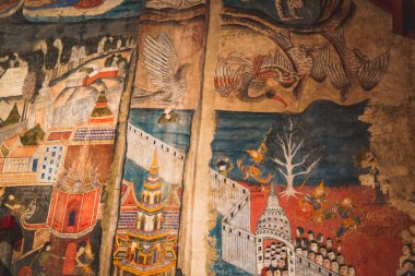 Wat Phumin. Nan 'ın en ünlü batakhanesi 1596' da inşa edilen ve Chao Ananta Vora Ritthi 'nin saltanatı sırasında restore edilen çarmıha gerilmesiyle ünlüdür..