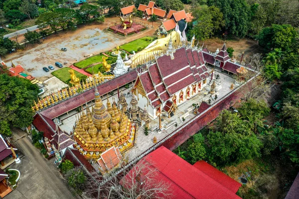 Wat Phrao Suthon Mongkhon Khiri tapınağı kompleksi Phrae, Tayland, Güney Doğu Asya