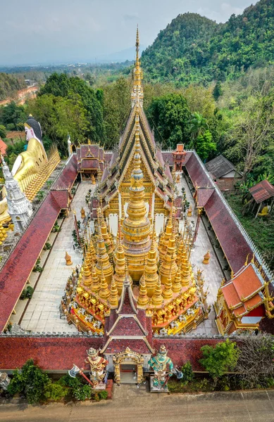 Wat Phrao Suthon Mongkhon Khiri tapınağı kompleksi Phrae, Tayland, Güney Doğu Asya
