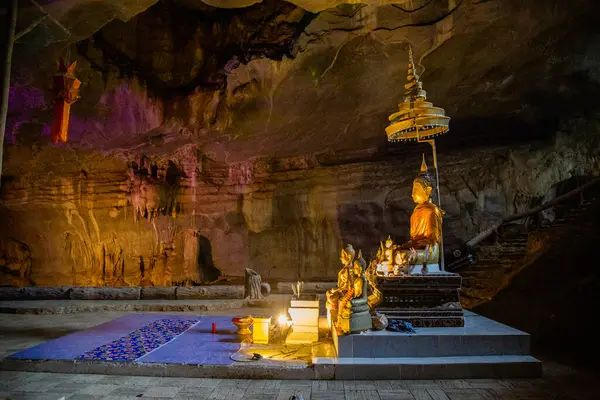 Tham Pha Nang Khoi mağarası Phraestate, Tayland