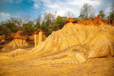 Tayland Phrae eyaletindeki Phae Mueang Phi kaya oluşumu veya kanyonu