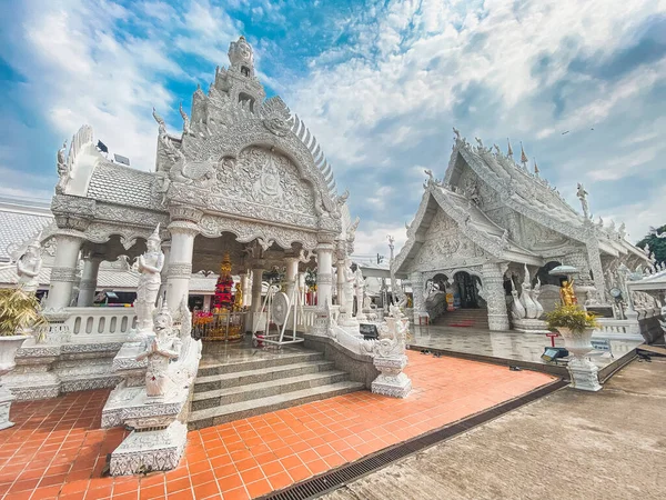 Nan eyaletindeki Wat Ming Muang beyaz tapınağı, Tayland
