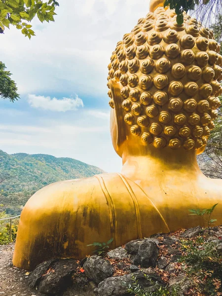 Golden Rock Temple or Wat Phra That Din Kwaen in Phrae province, Thailand — Stockfoto