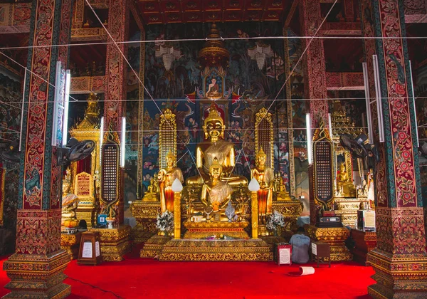 Temple blanc Wat Ming Muang dans la province de Nan, Thaïlande — Photo