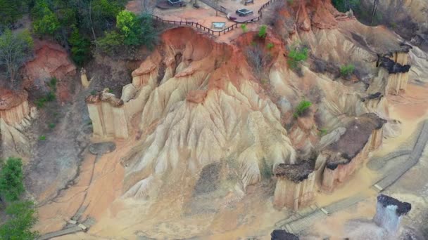 Phae Mueang Phi rock formation or canyon in Phrae province, Thailand — Vídeos de Stock