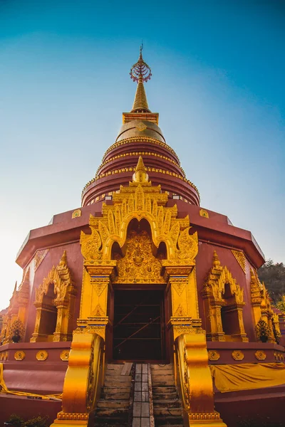 Wat Doi Prachan Mae Tha or Wat Phra That Doi Phra Chan in Lampang, Thailand — Fotografia de Stock