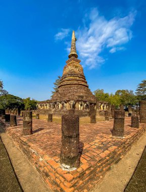 Sukhothai tarihi parkındaki Wat Chang Lom fil tapınağı, Tayland