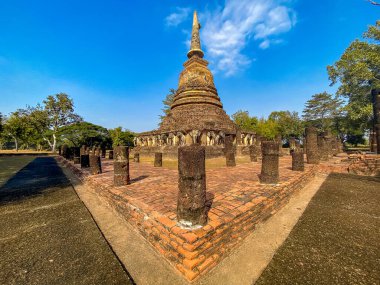 Sukhothai tarihi parkındaki Wat Chang Lom fil tapınağı, Tayland