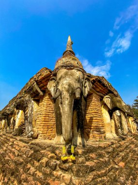 Sukhothai tarihi parkındaki Wat Chang Lom fil tapınağı, Tayland