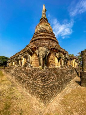 Sukhothai tarihi parkındaki Wat Chang Lom fil tapınağı, Tayland