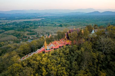 Wat Doi Prachan Mae Tha ya da Wat Phra Doi Phra Chan Lampang, Tayland